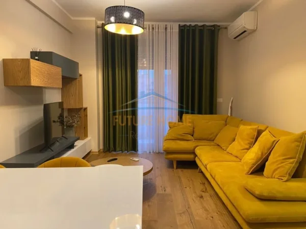 Tirane, jepet me qera apartament 1+1 Kati 3, 68 m² 680 € (Ring Center,Tirane)