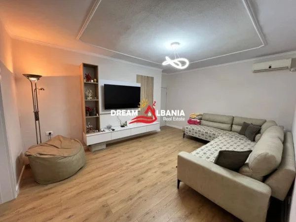 Tirane, shitet apartament 3+1 , 100 m² 300.000 € 
