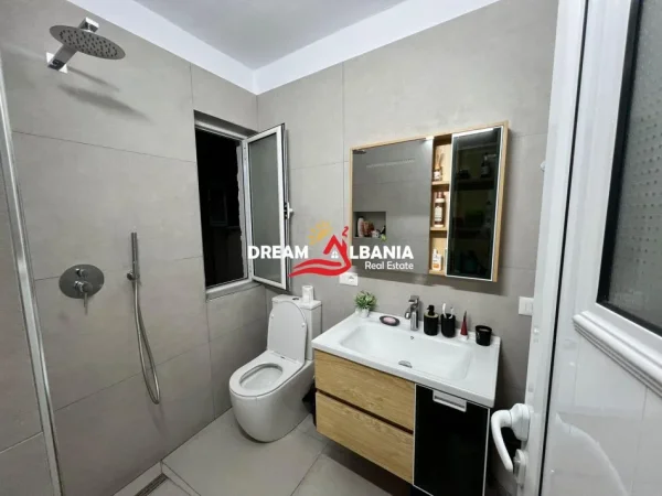 Tirane, shitet apartament 3+1 , 100 m² 300.000 € 