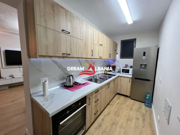 Tirane, shitet apartament 3+1 , 100 m² 300.000 € 