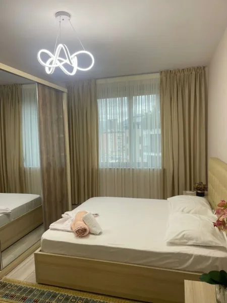 Tirane, jepet me qera apartament 1+1+Ballkon Kati 9, 70 m² (Rruga e Kosovareve)
