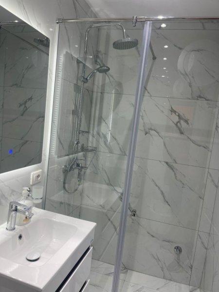 Tirane, jepet me qera apartament 1+1+Ballkon Kati 9, 70 m² (Rruga e Kosovareve)
