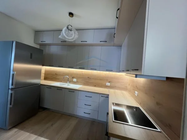 Tirane, jepet me qera apartament 2+1 Kati 6, 80 m² 1.000 € (Mine Peza, Tiranë)