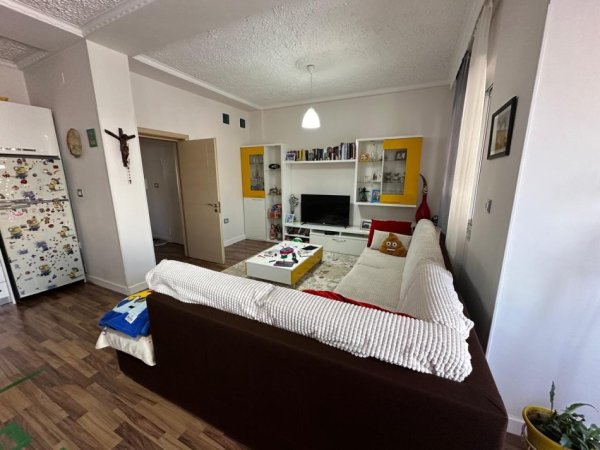 Tirane, shitet apartament 2+1+Ballkon Kati 3, 125 m² 205.000 € (Rruga Shyqyri Ishmi)