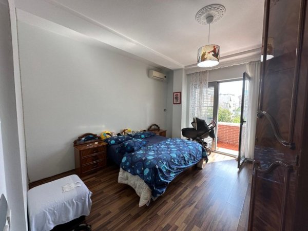 Tirane, shitet apartament 2+1+Ballkon Kati 3, 125 m² 205.000 € (Rruga Shyqyri Ishmi)