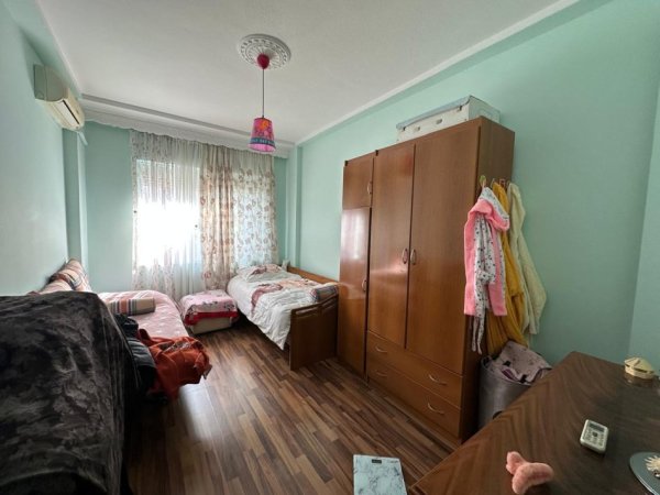 Tirane, shitet apartament 2+1+Ballkon Kati 3, 125 m² 205.000 € (Rruga Shyqyri Ishmi)