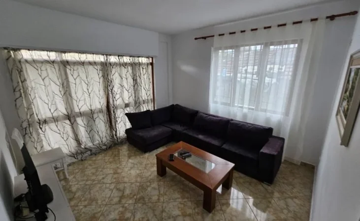 Tirane, jepet me qera apartament 1+1+Ballkon Kati 1, 60 m² 400 € (SELITE)