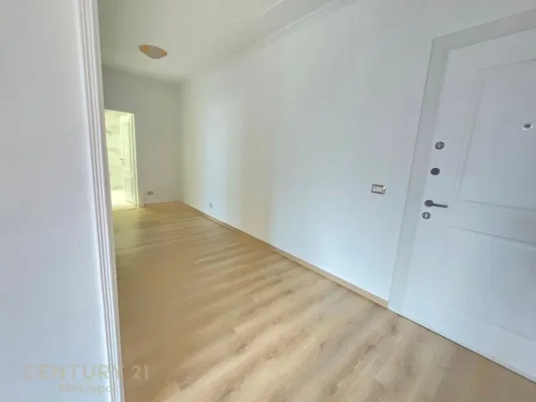 Tirane, jepet me qera apartament 2+1 Kati 5, 120 m² 1.150 € (Rruga Ibrahim Rrugova)