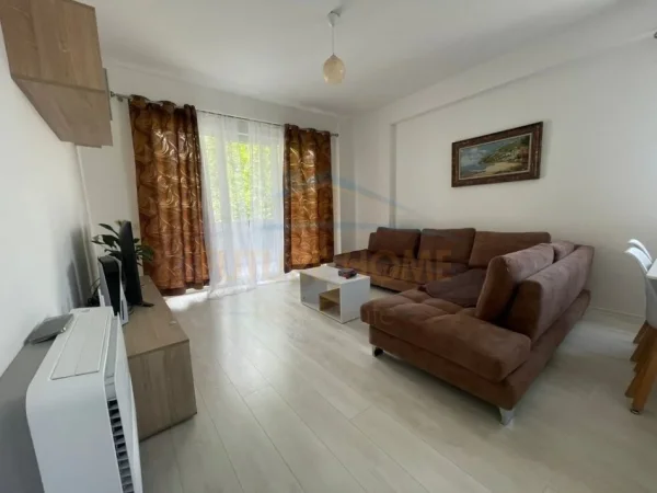 Shqiperi, jepet me qera apartament 2+1 Kati 2, 102 m² 600 € (Liqeni i Thate)