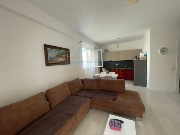 Shqiperi, jepet me qera apartament 2+1 Kati 2, 102 m² 600 € (Liqeni i Thate)