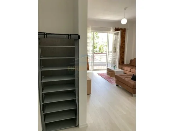 Shqiperi, jepet me qera apartament 2+1 Kati 2, 102 m² 600 € (Liqeni i Thate)