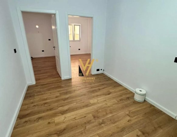 Tirane, shitet apartament 2+1+Ballkon Kati 3, 100 m² 160.000 € (ISH PARKU)