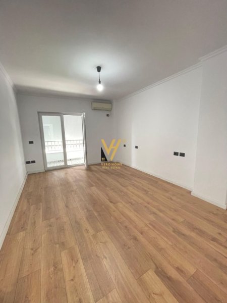 Tirane, shitet apartament 2+1+Ballkon Kati 3, 100 m² 160.000 € (ISH PARKU)