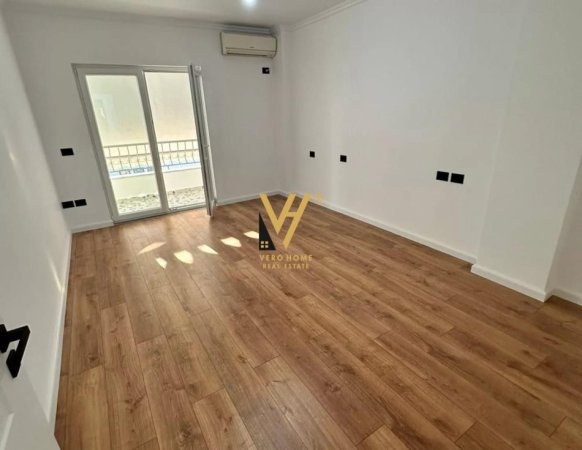 Tirane, shitet apartament 2+1+Ballkon Kati 3, 100 m² 160.000 € (ISH PARKU)