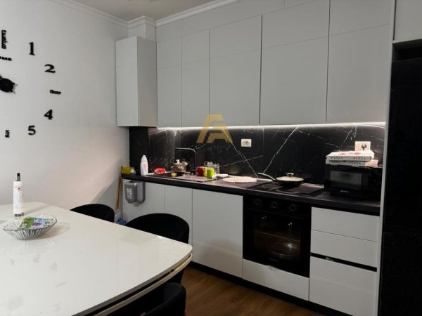 Tirane, shitet apartament 2+1 Kati 9, 90 m² 165.000 € (TV KLAN)
