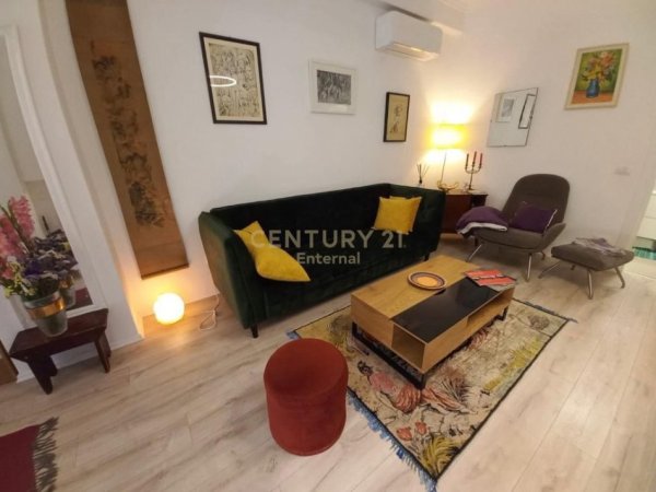 Tirane, jepet me qera apartament 1+1 Kati 4, 75 m² 1.000 € (Bllok)