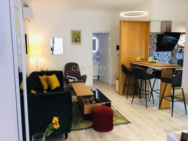 Tirane, jepet me qera apartament 1+1 Kati 4, 75 m² 1.000 € (Bllok)