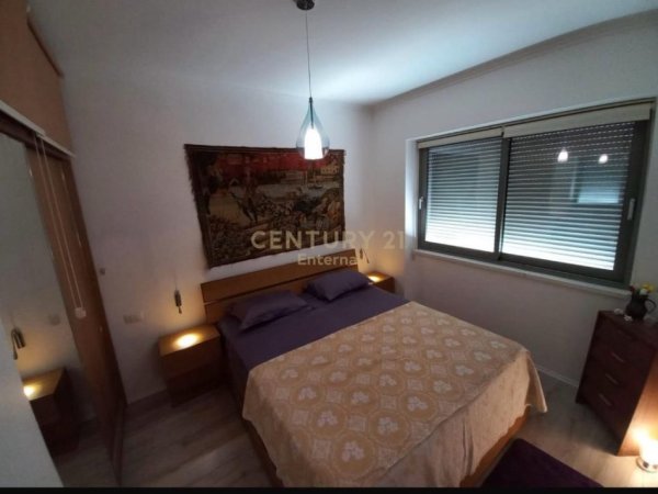 Tirane, jepet me qera apartament 1+1 Kati 4, 75 m² 1.000 € (Bllok)
