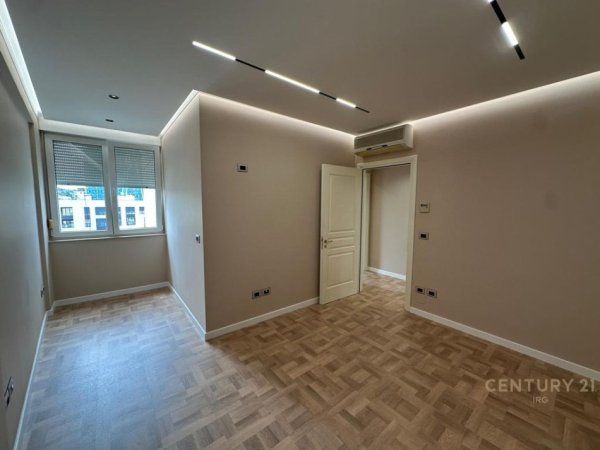 Tirane, jepet me qera zyre Kati 7, 120 m² 1.800 € (RTSH, Ambasador 1)