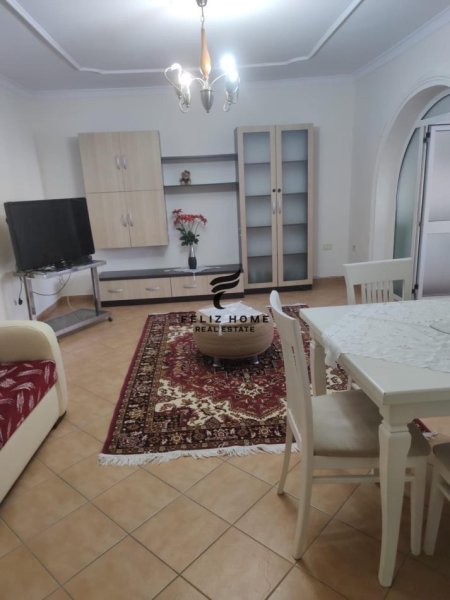 Tirane, jepet me qera apartament 3+1 Kati 3, 131 m² 600 € (STADIUMI DIANNMO)