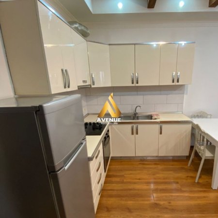 Tirane, jepet me qera apartament 1+1+Ballkon Kati 8, 70 m² 420 € (sokrat miho)