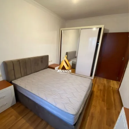 Tirane, jepet me qera apartament 1+1+Ballkon Kati 8, 70 m² 420 € (sokrat miho) Astir, Tirane