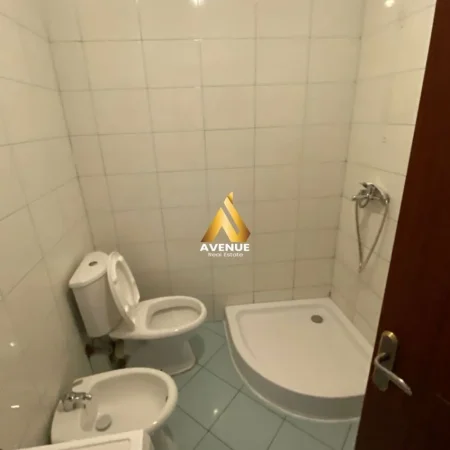 Tirane, jepet me qera apartament 1+1+Ballkon Kati 8, 70 m² 420 € (sokrat miho) Astir, Tirane