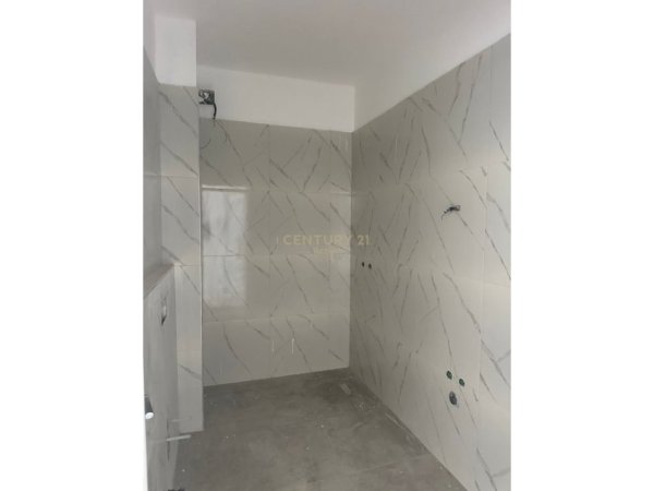 Tirane, shitet apartament 1+1 Kati 3, 64 m² 73.000 € (UNIVERS CITY)