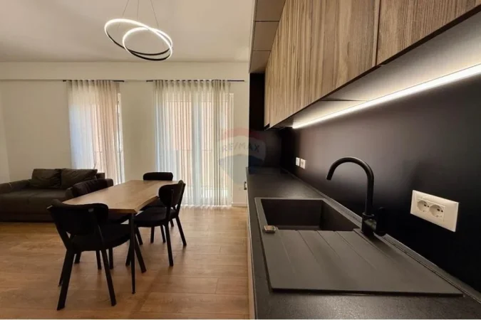 Tirane, jepet me qera apartament 1+1 , 65 m² 600 € (Jordan Misja)