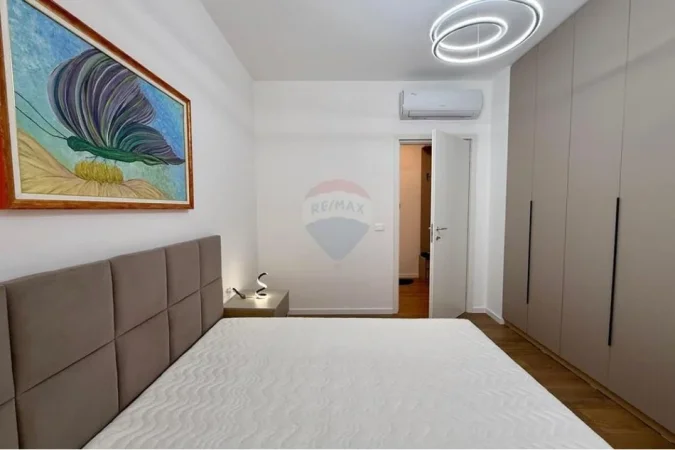 Tirane, jepet me qera apartament 1+1 , 65 m² 600 € (Jordan Misja)