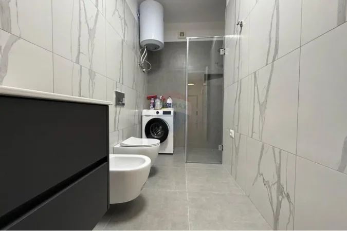 Tirane, jepet me qera apartament 1+1 , 65 m² 600 € (Jordan Misja)