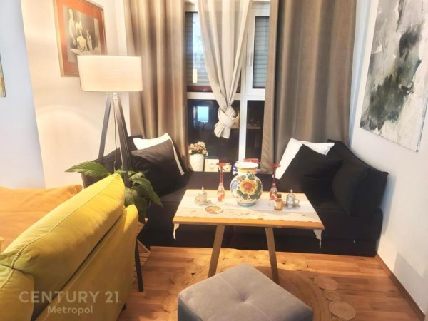 Tirane, shitet apartament 2+1+Ballkon Kati 8, 82 m² 129.000 € (Rezidenca Mangalem)