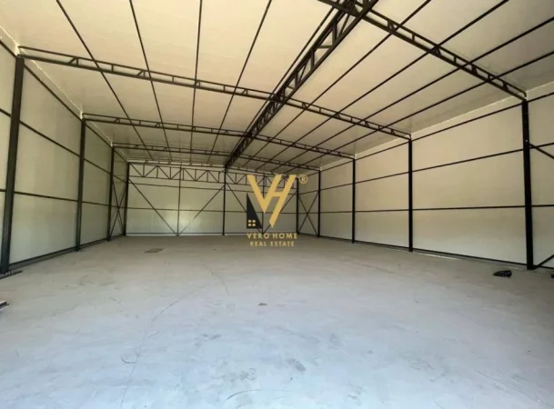 Tirane, jepet me qera magazine Kati 0, 350 m² 1.500 € (BERXULLE)