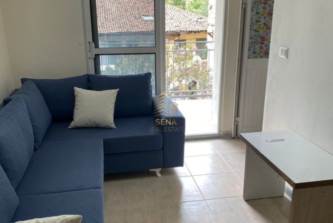 Tirane, jepet me qera apartament 1+1+Ballkon Kati 3, 80 m² 550 € (Rruga Barrikadave)