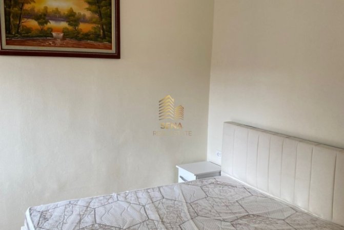 Tirane, jepet me qera apartament 1+1+Ballkon Kati 3, 80 m² 550 € (Rruga Barrikadave)