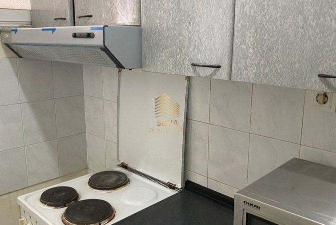 Tirane, jepet me qera apartament 1+1+Ballkon Kati 3, 80 m² 550 € (Rruga Barrikadave)