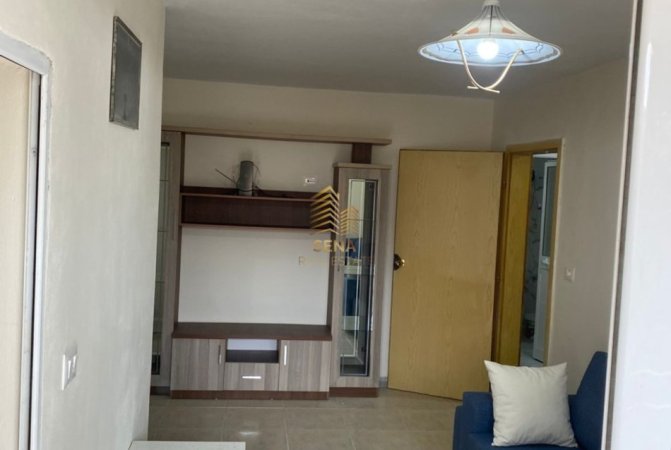Tirane, jepet me qera apartament 1+1+Ballkon Kati 3, 80 m² 550 € (Rruga Barrikadave)