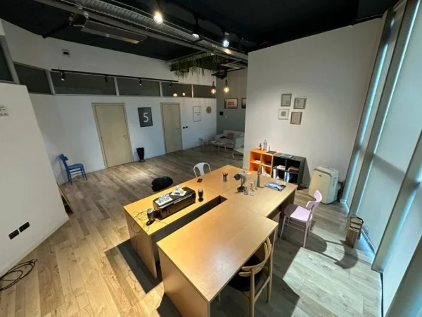 Tirane, jepet me qera zyre Kati 2, 55 m² 1.500 € (MYSLYM SHYRI DR.POLICIS)