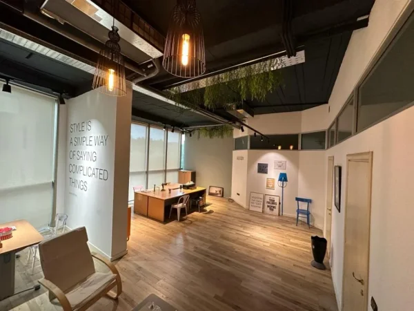 Tirane, jepet me qera zyre Kati 2, 55 m² 1.500 € (MYSLYM SHYRI DR.POLICIS)