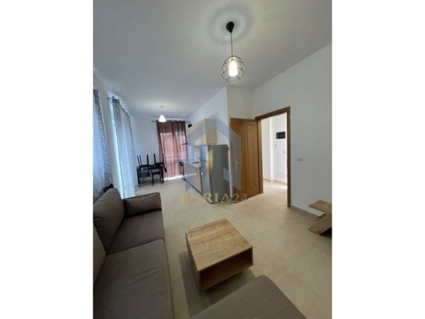 Tirane, jap me qera apartament 2+1+Aneks+Ballkon , 90 m² 350 € (Laprake)