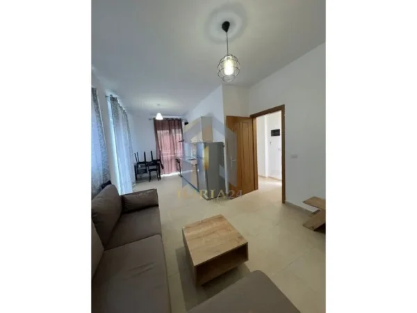 Tirane, jap me qera apartament 2+1+Aneks+Ballkon , 90 m² 350 € (Laprake)