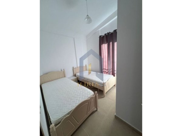 Tirane, jap me qera apartament 2+1+Aneks+Ballkon , 90 m² 350 € (Laprake)