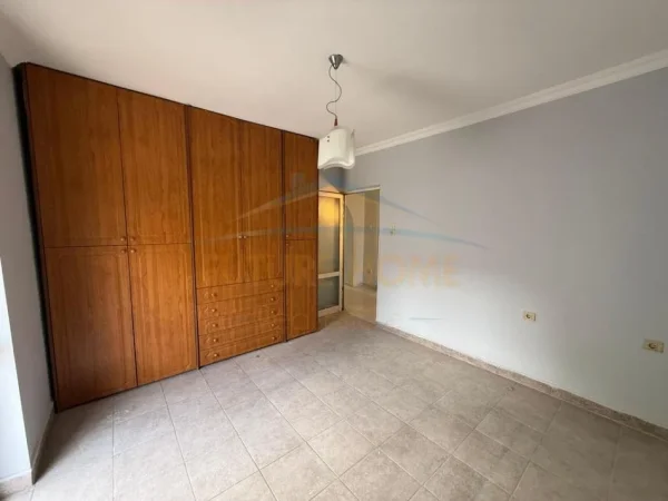 Shitet, Apartament 2+1, 21 Dhjetori