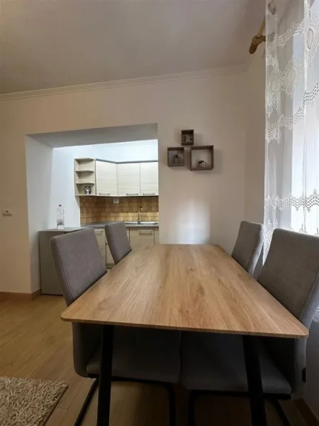 Tirane, jepet me qera apartament 1+1+Ballkon Kati 2, 75 m² 600 € (MYSLYM SHYRI)