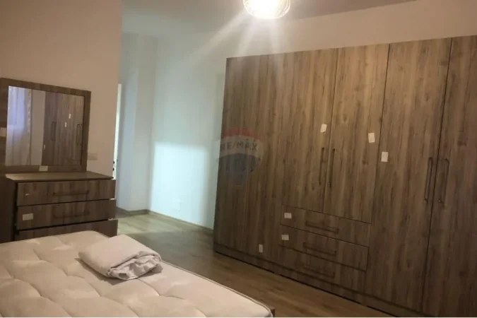 Tirane, jepet me qera 2+1 , 100 m² 550 € (Vilat Gjermane)