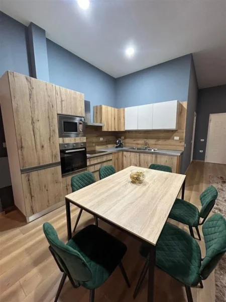 Tirane, jepet me qera apartament 1+1+Ballkon Kati 2, 60 m² 600 € (RRUGA PETI LIQENI I THATE)