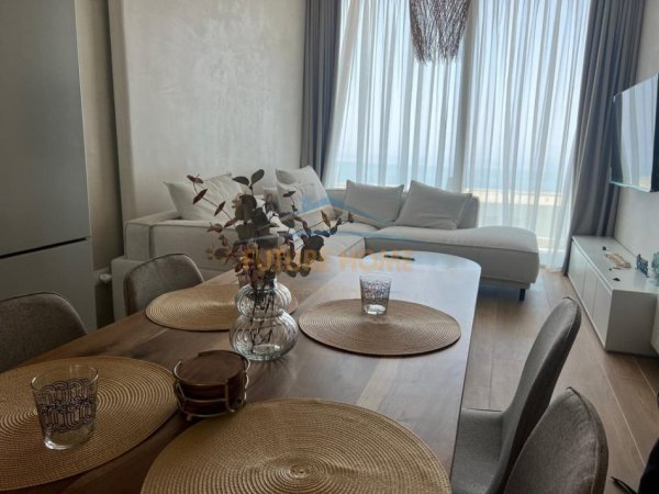 Shitet apartament në Green Coast Resort, 2+1+2 me oborr privat dhe post parkimi.