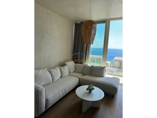 Shitet apartament në Green Coast Resort, 2+1+2 me oborr privat dhe post parkimi.