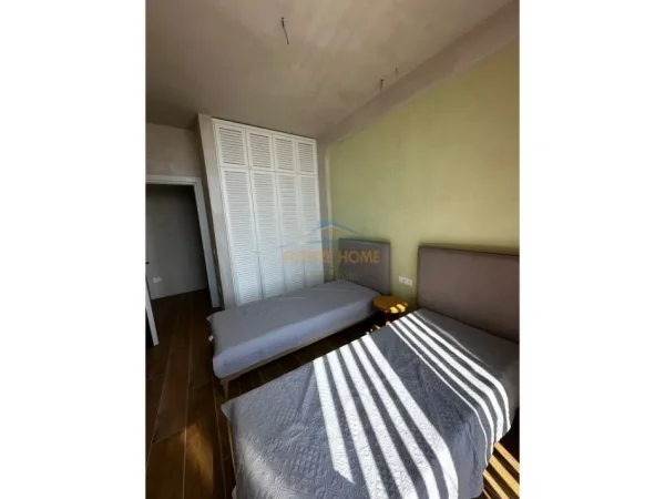 Shitet apartament në Green Coast Resort, 2+1+2 me oborr privat dhe post parkimi.