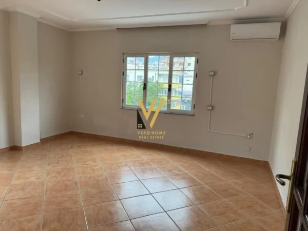 Tirane, jepet me qera zyre Kati 4, 178 m² 1.800 € (SHESHI WILLSON)
